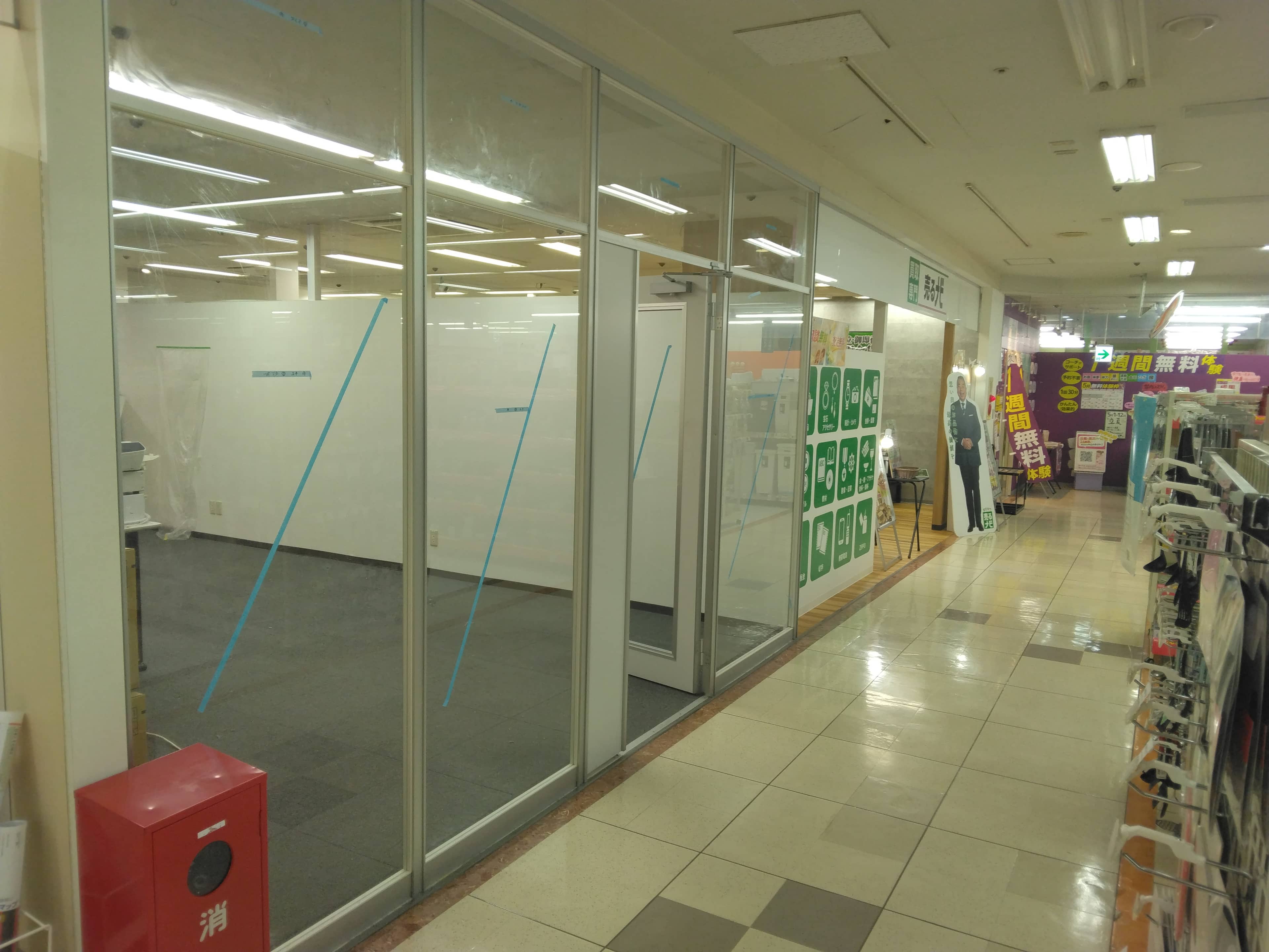 特別価格でご案内可!エスカレーター・出入口動線付近のサービス業種出店に最適な、商圏人口20万人ショッピングセンターのテナント出店区画